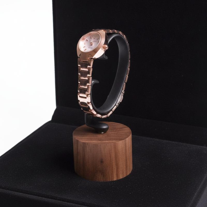 Suporte de madeira maciça em f - Jewelry And Watches Inc avaliação e preço